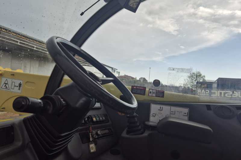 OmecoHub - Immagine NEW HOLLAND LM732